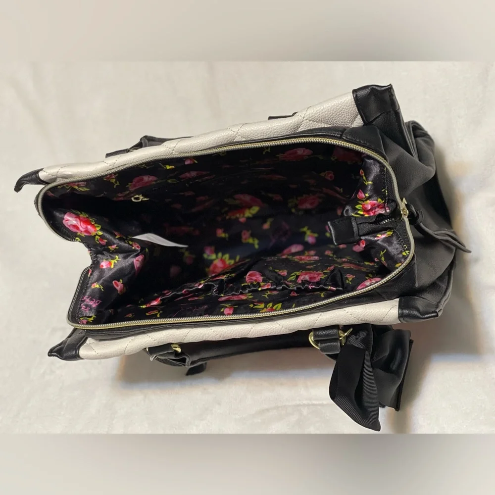 Purse - Picture 3 of 3